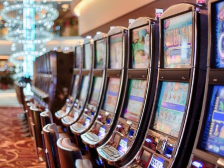 Slot Game truyền thống và Online – Chơi ở đâu tốt hơn